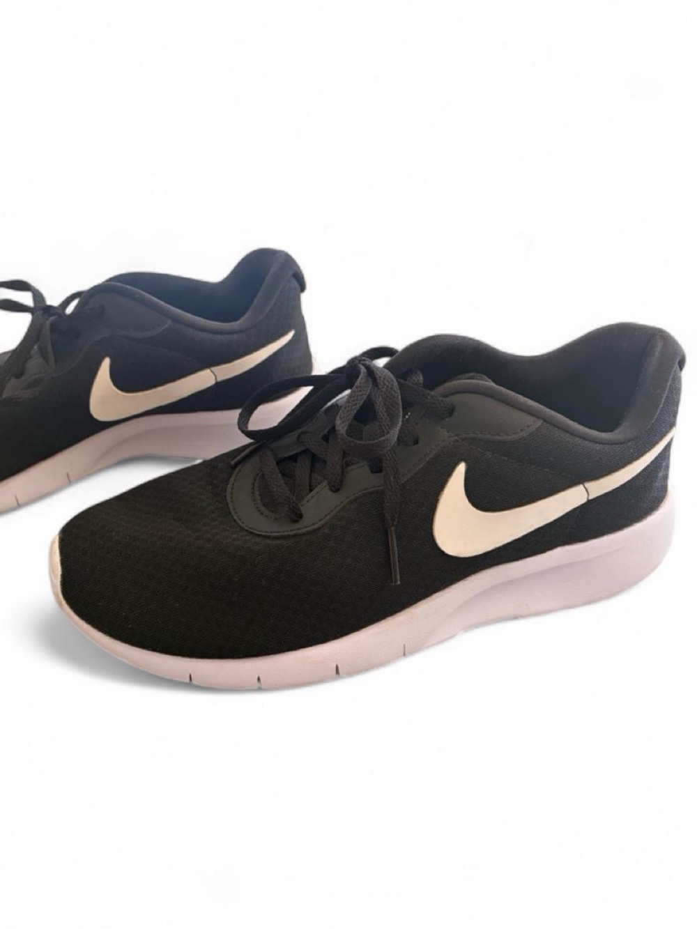Nike Tanjun Black White Running Shoes DX9041-003 Size 7Y / Women's 8.5